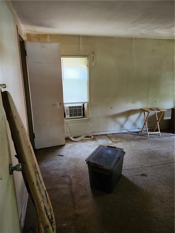 8624 Oakcrest Road Pittsburgh, PA 15235 - Photo 10 of 20 a room with furniture and a window