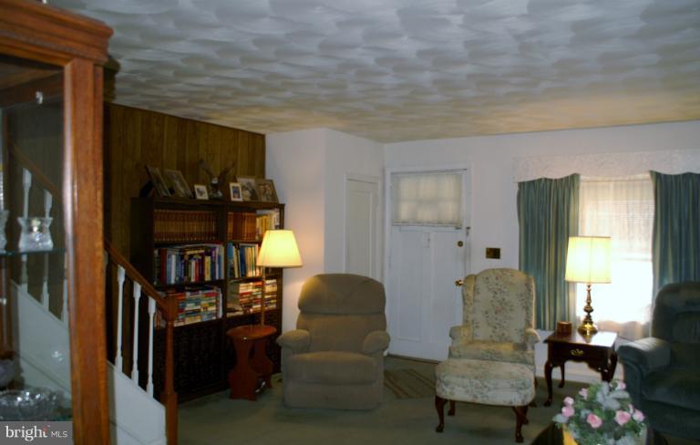 802 Arncliffe Road Baltimore, MD 21221 - Photo 14 of 27 a living room with furniture