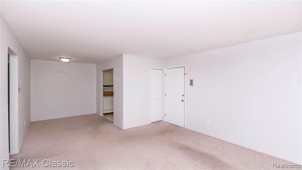 4905 Crooks Road, Unit B4 Royal Oak, MI 48073 - Photo 13 of 36