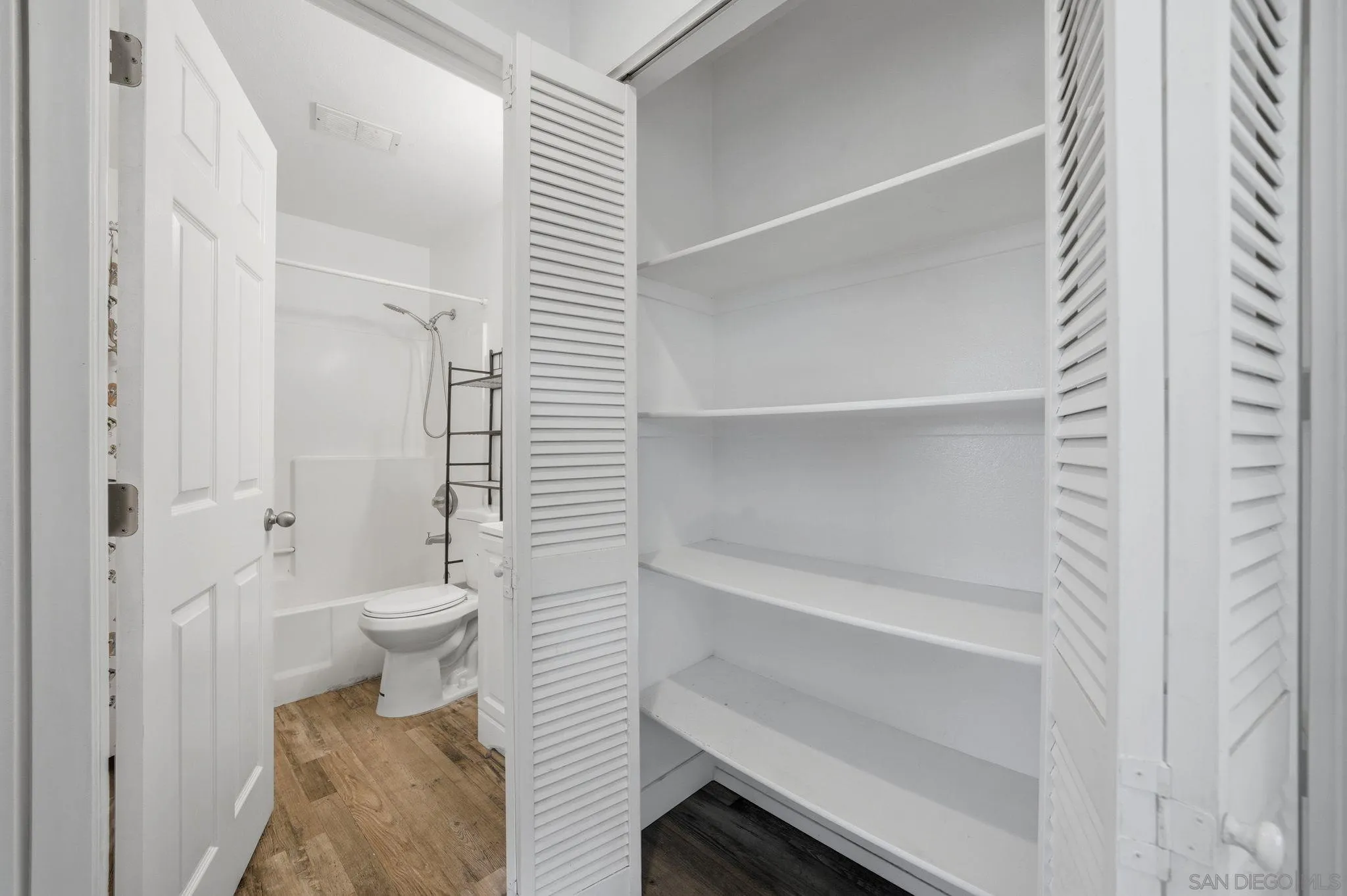293 Sycamore Road, Unit 15 San Ysidro, CA 92173 - Photo 21 of 25 a bathroom with a toilet and a shower