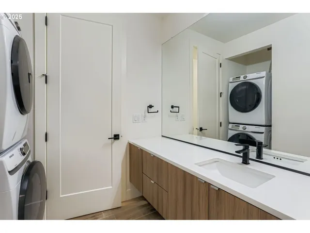 $399,000 | 1616 Northeast 45th Avenue, Unit 5, Portland, OR 97213