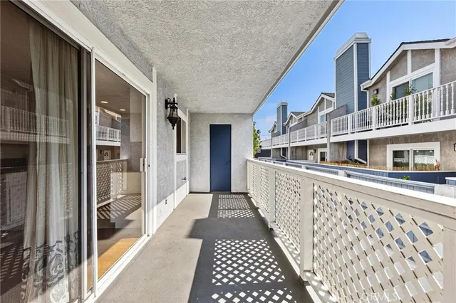 $4,760 | 1421 12th Street, Unit 4, Manhattan Beach, CA 90266