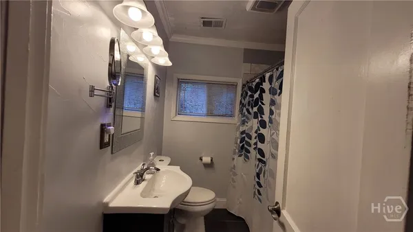 $2,500 | 1704 East 31st Street, Savannah, GA 31404
