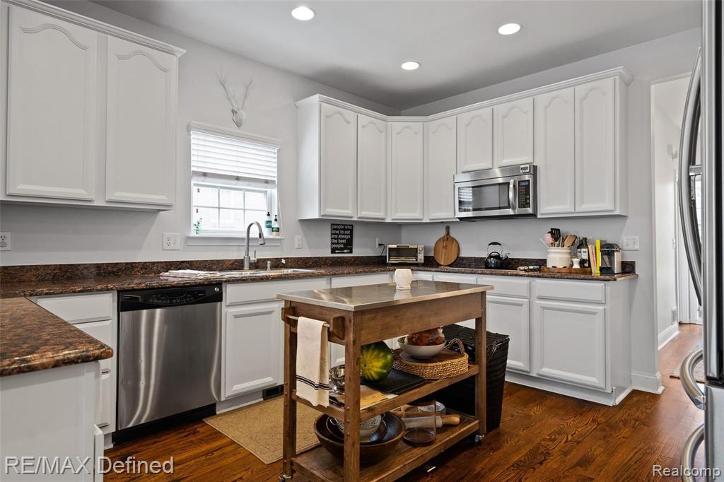 735 East Bluff Court Rochester Hills, MI 48306 - Photo 12 of 53