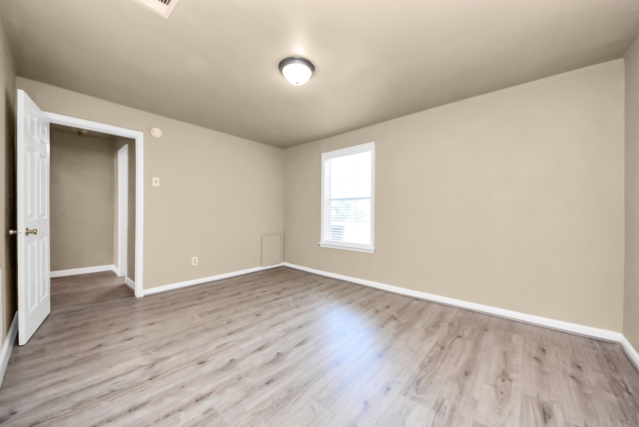 2510 Delaware Avenue League City, TX 77573 - Photo 26 of 38 an empty room with wooden floor and windows