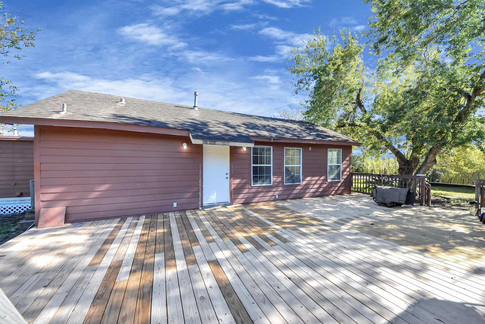 2510 Delaware Avenue League City, TX 77573 - Photo 31 of 38 a view of a house with a patio