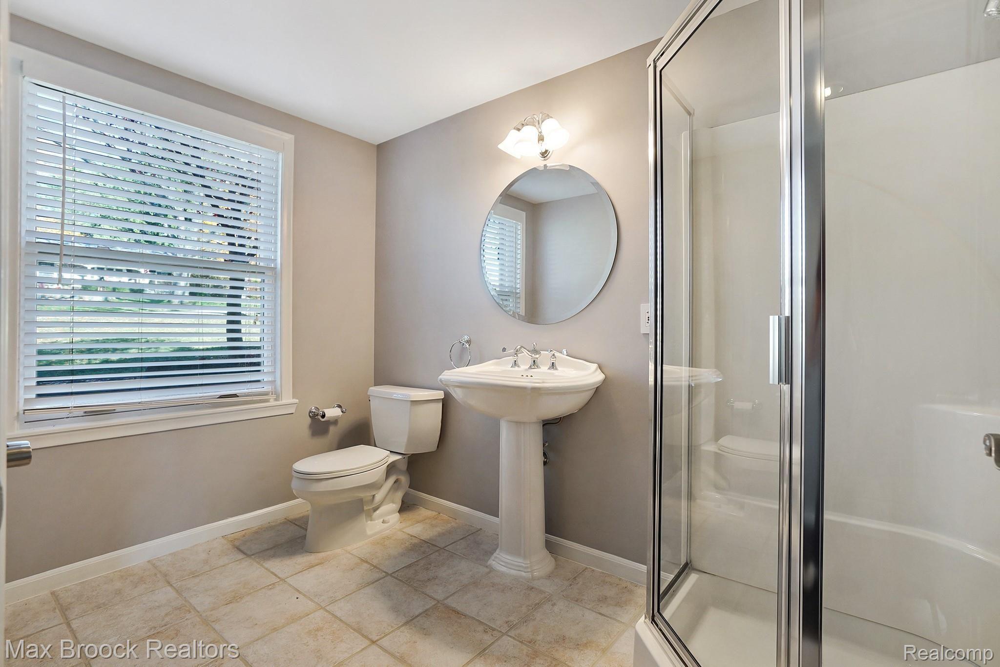 910 Rock Spring Road Bloomfield Hills, MI 48304 - Photo 24 of 43 DSC07705.jpg