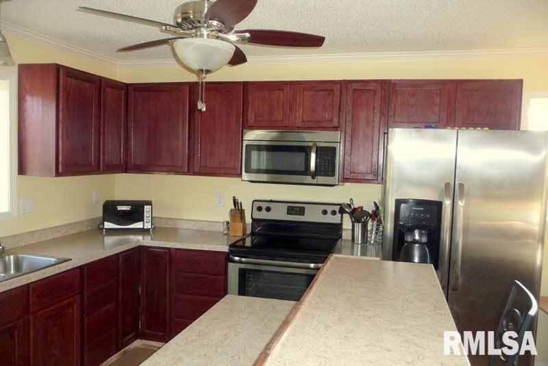 23634 Shelton Road Thompsonville, IL 62890 - Photo 3 of 21 Gallery Image 3