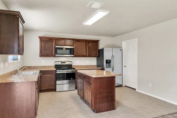 $1,750 | 3410 Glacier Lake, San Antonio, TX 78222