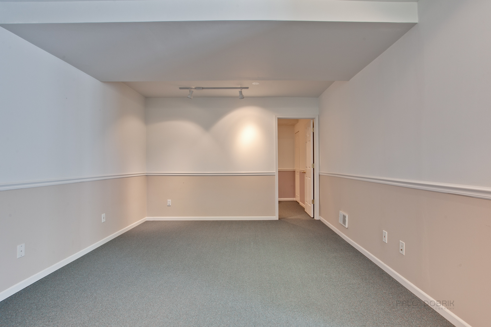 5451 McDonough Road Hoffman Estates, IL 60192 - Photo 24 of 30 a view of an empty room