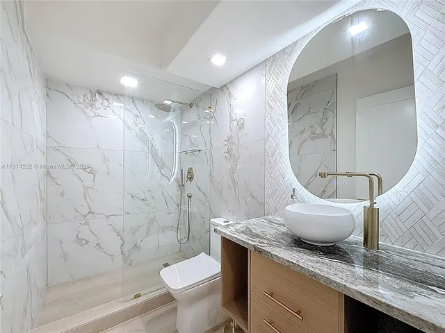 $8,700 | 5900 Collins Avenue, Unit 508, Miami Beach, FL 33140