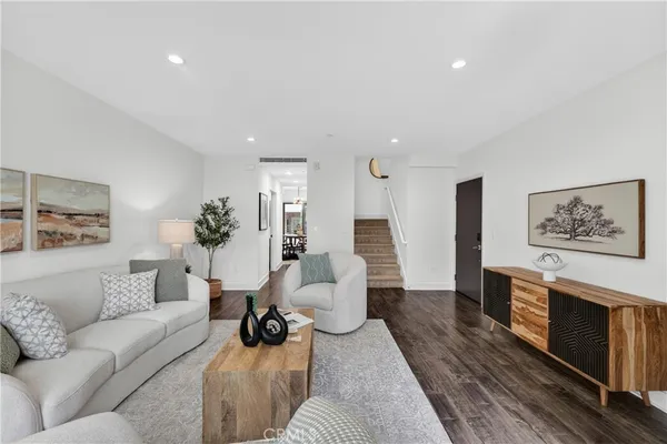 $889,000 | 2428 East Del Mar Boulevard, Unit 206, Pasadena, CA 91107