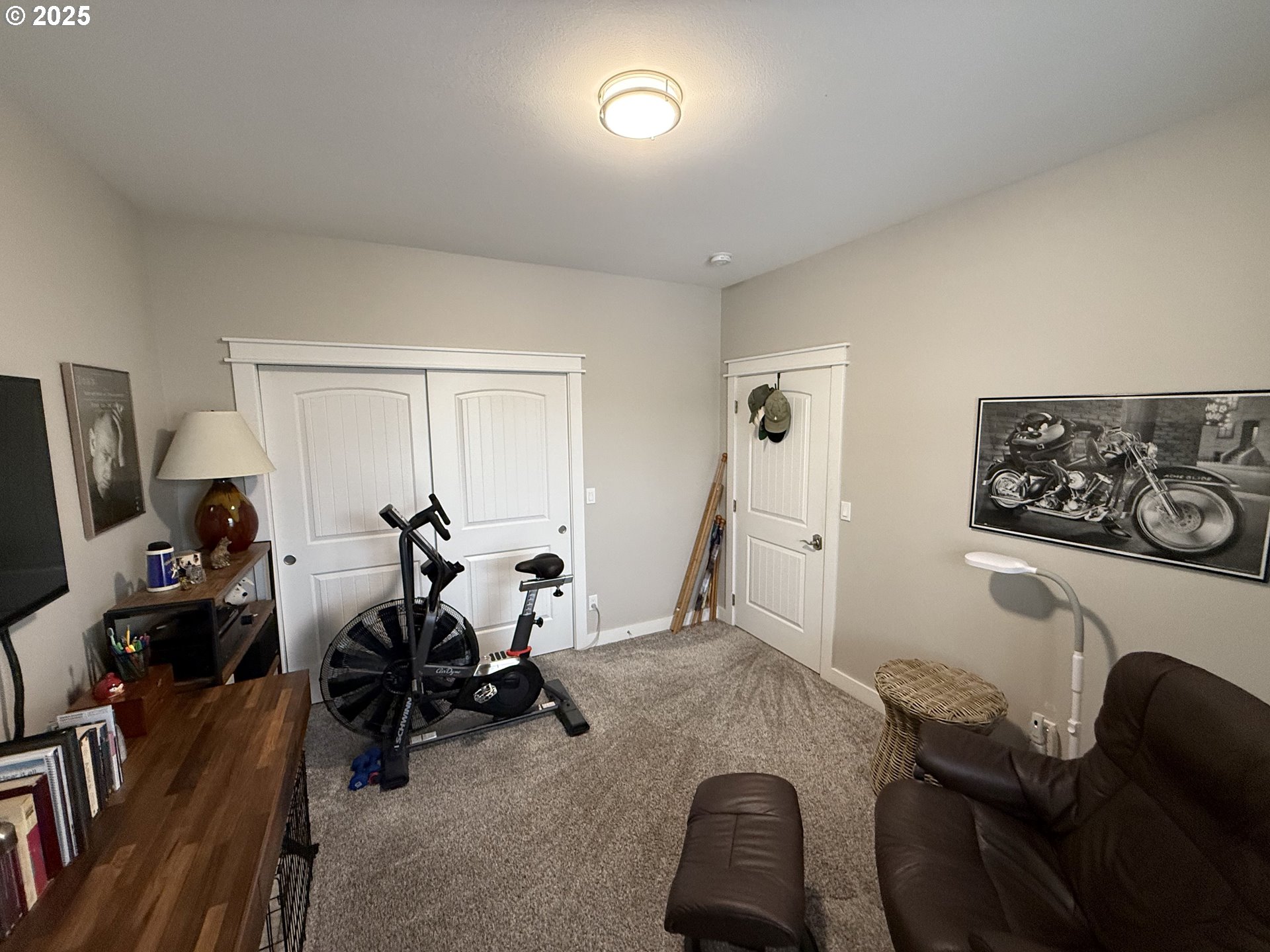 4055 Caddington Lane Florence, OR 97439 - Photo 17 of 48 a room with furniture and gym equipment