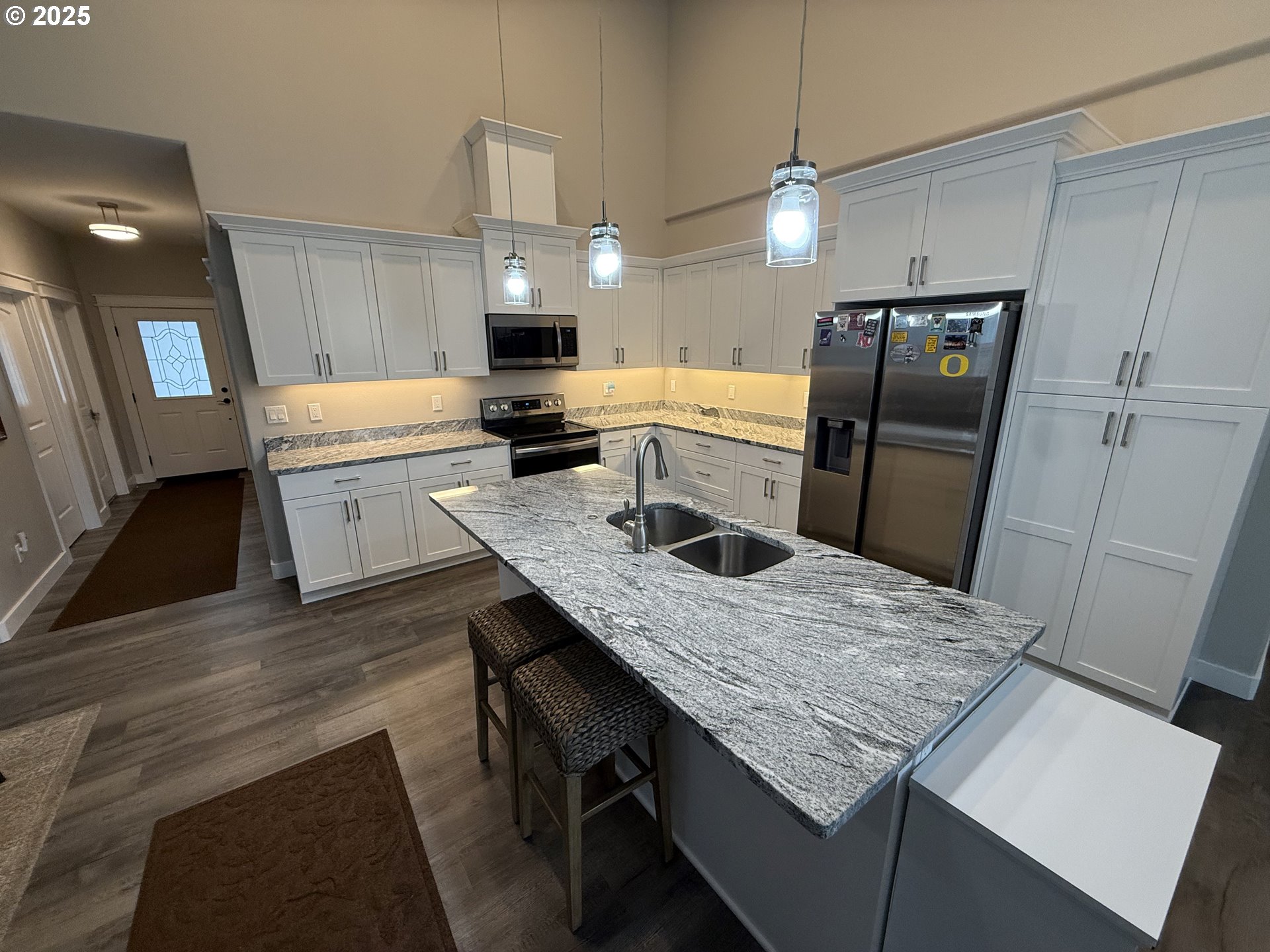 4055 Caddington Lane Florence, OR 97439 - Photo 21 of 48 a kitchen with refrigerator and stove