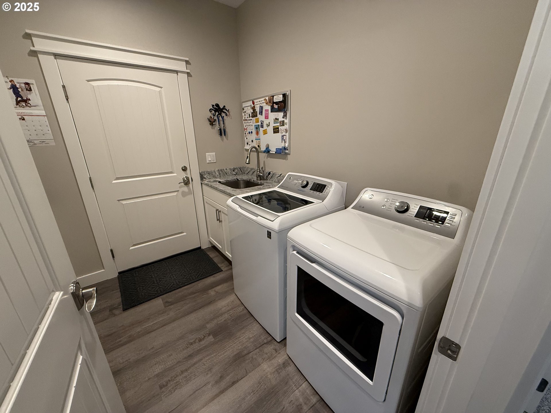 4055 Caddington Lane Florence, OR 97439 - Photo 24 of 48 a utility room with dryer and washer
