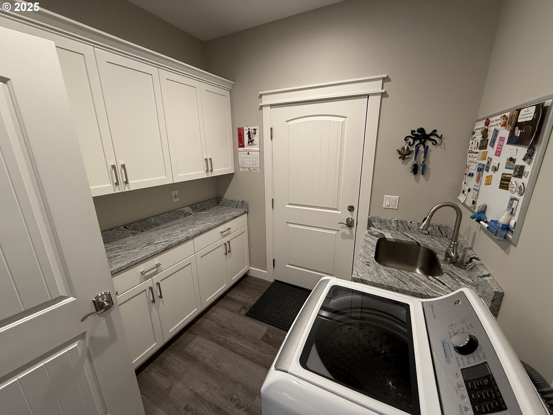 4055 Caddington Lane Florence, OR 97439 - Photo 25 of 48 a utility room with dryer and washer