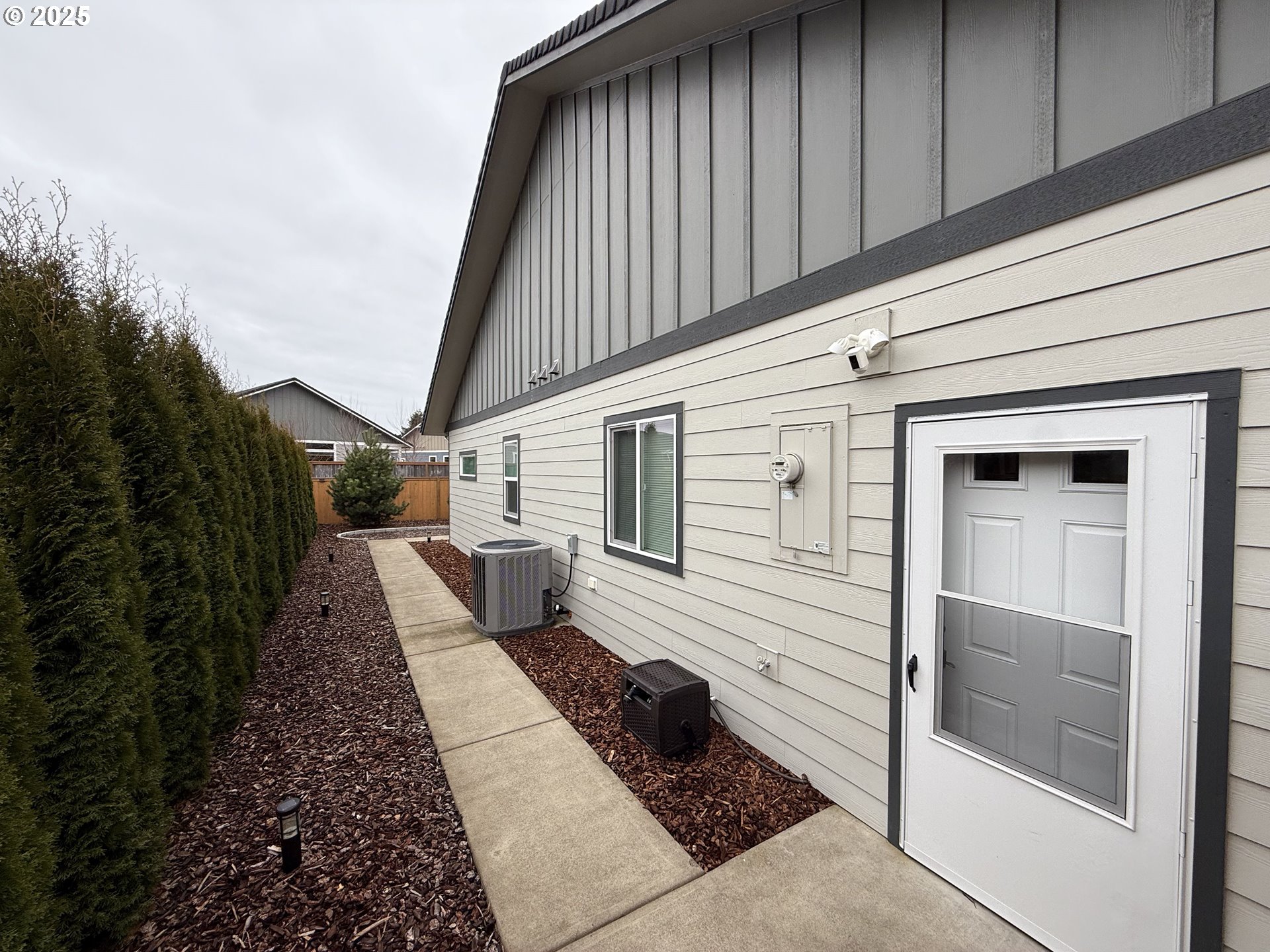4055 Caddington Lane Florence, OR 97439 - Photo 36 of 48 a view of a house with backyard