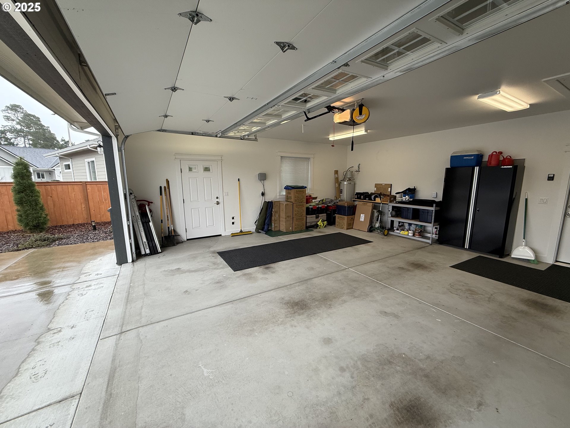 4055 Caddington Lane Florence, OR 97439 - Photo 43 of 48 a view of a hallway with furniture