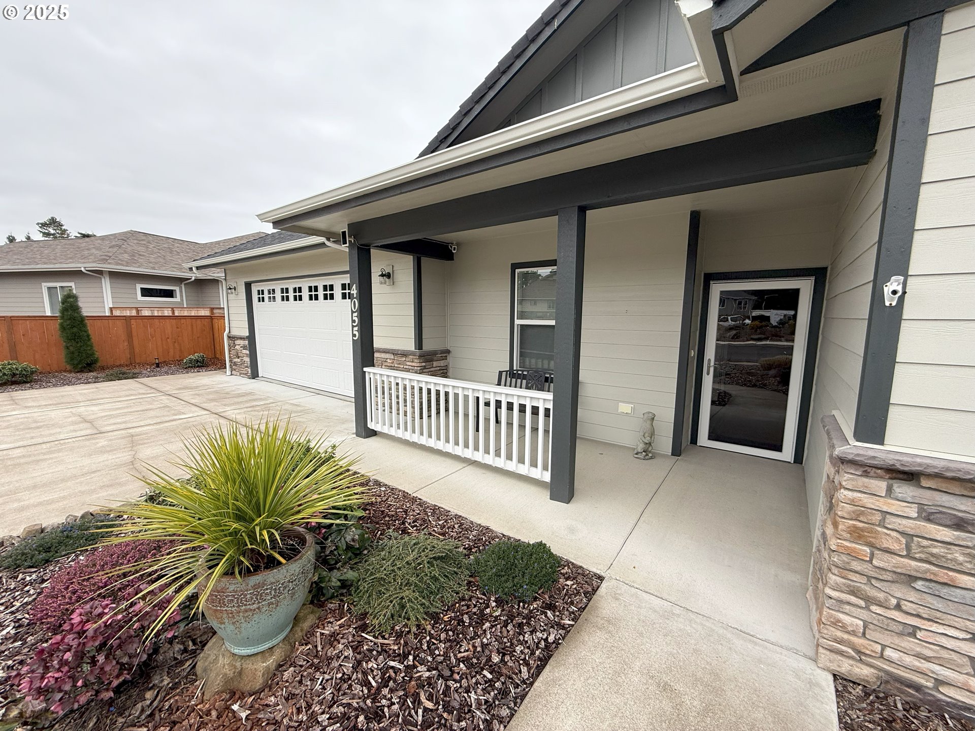 4055 Caddington Lane Florence, OR 97439 - Photo 5 of 48 a view of a house with a yard