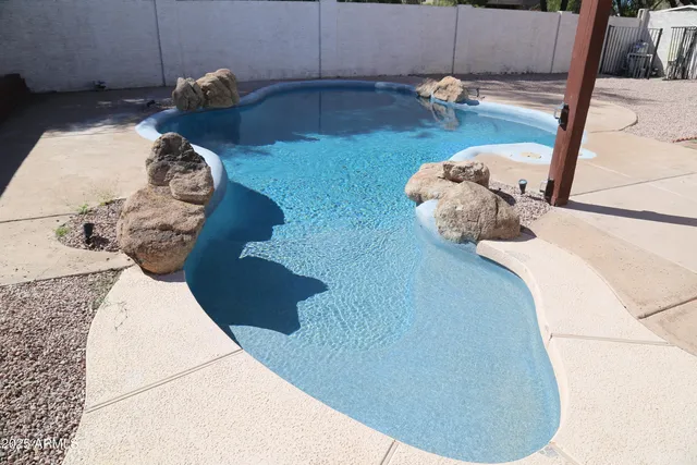 $2,450 | 18602 North 2nd Avenue, Phoenix, AZ 85027