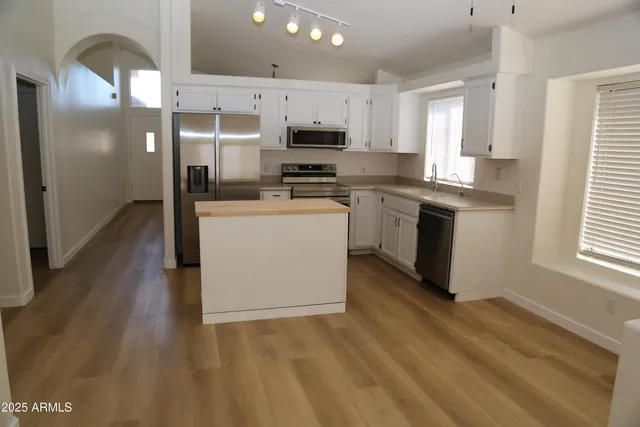 $2,450 | 18602 North 2nd Avenue, Phoenix, AZ 85027