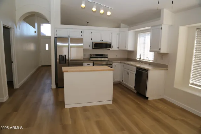 $2,450 | 18602 North 2nd Avenue, Phoenix, AZ 85027