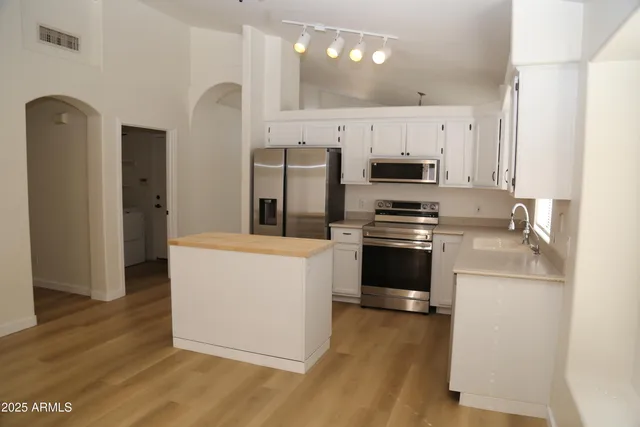 $2,450 | 18602 North 2nd Avenue, Phoenix, AZ 85027