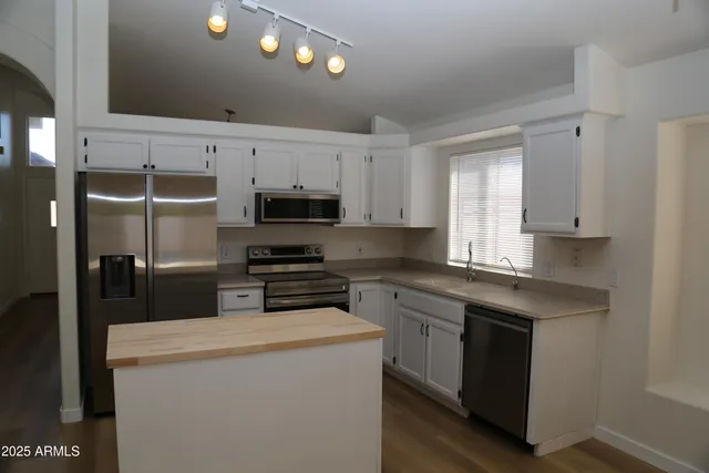 $2,450 | 18602 North 2nd Avenue, Phoenix, AZ 85027