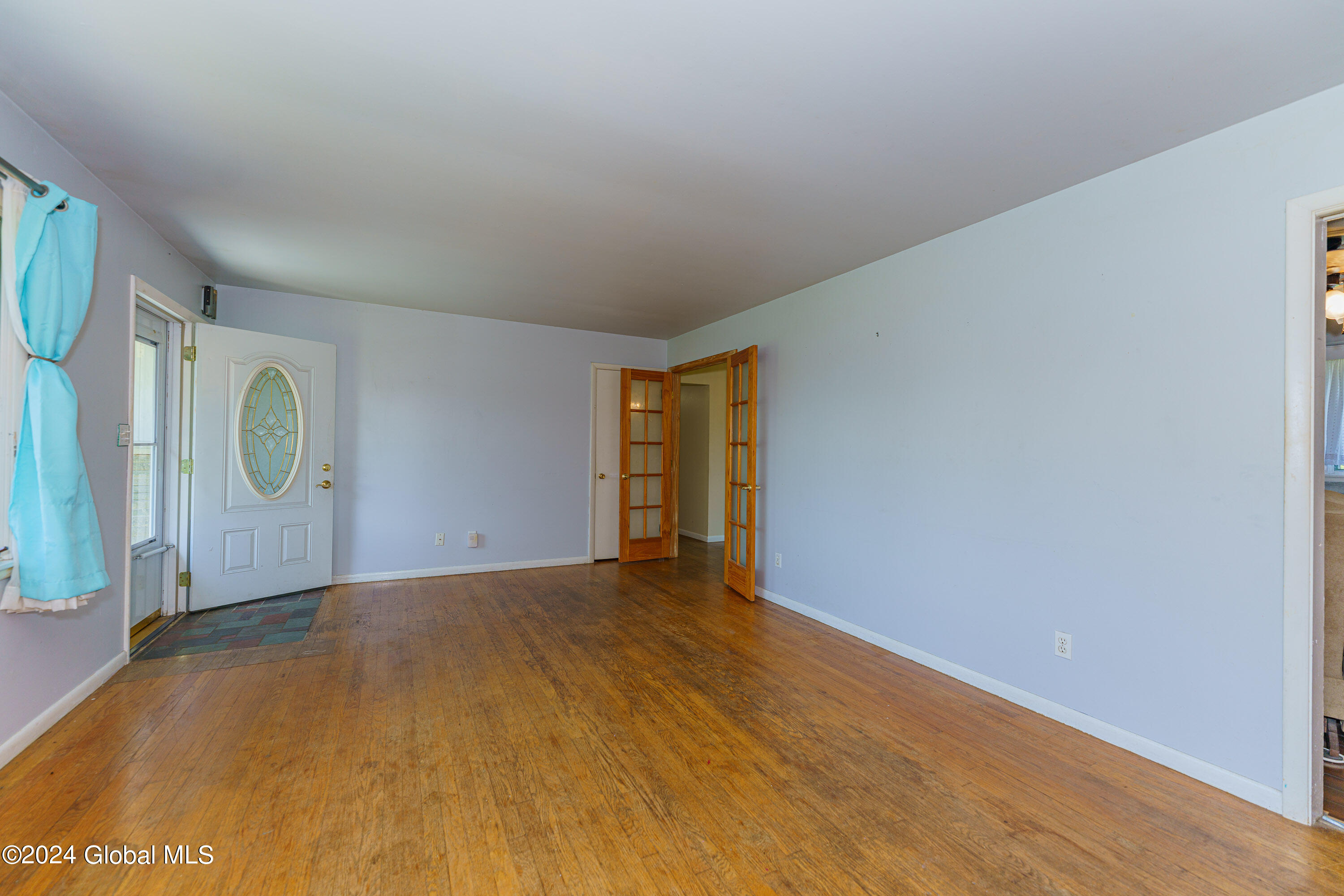 120 Latham Ridge Road Colonie, NY 12110 - Photo 7 of 36 1 Livingroom 4