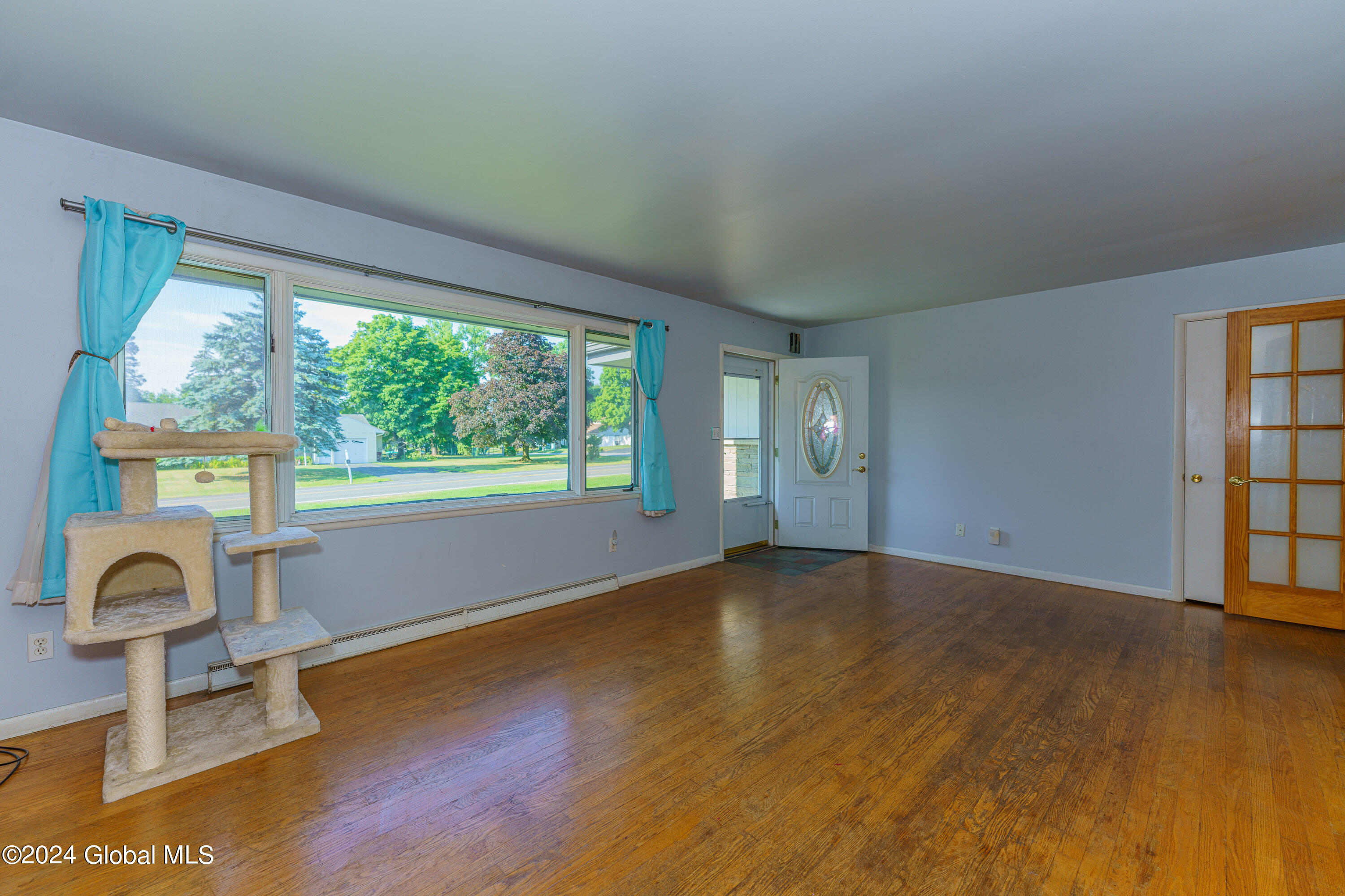 120 Latham Ridge Road Colonie, NY 12110 - Photo 8 of 36 1 Livingroom 5