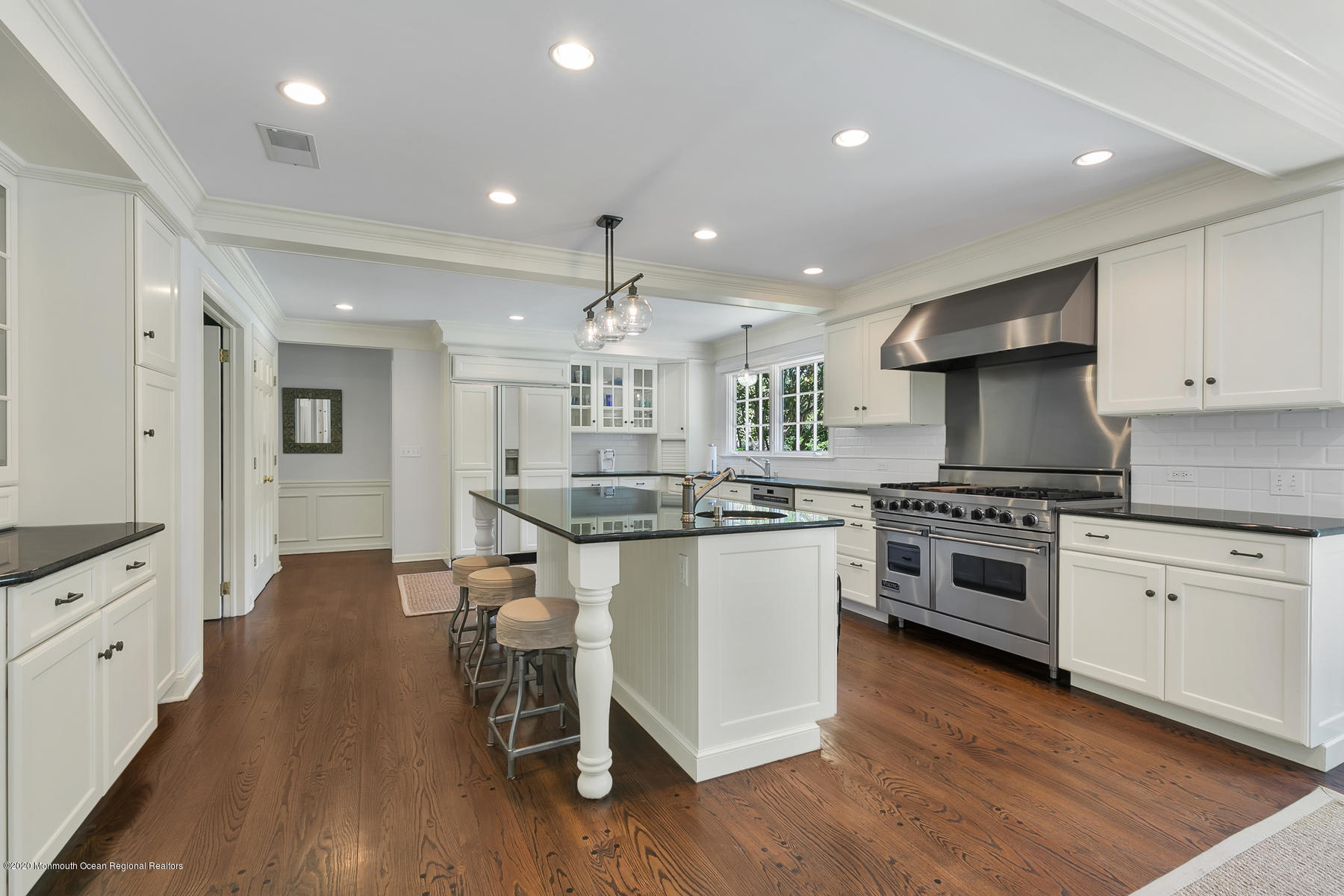 6 Azalea Ln Rumson NJ 07760-017-051-4M3A
