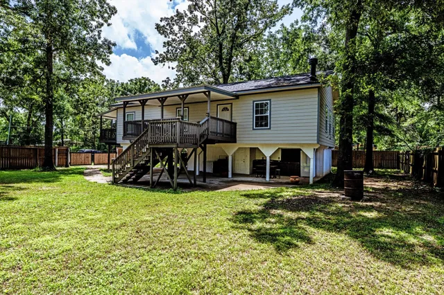 a view of a house with yard and a tree