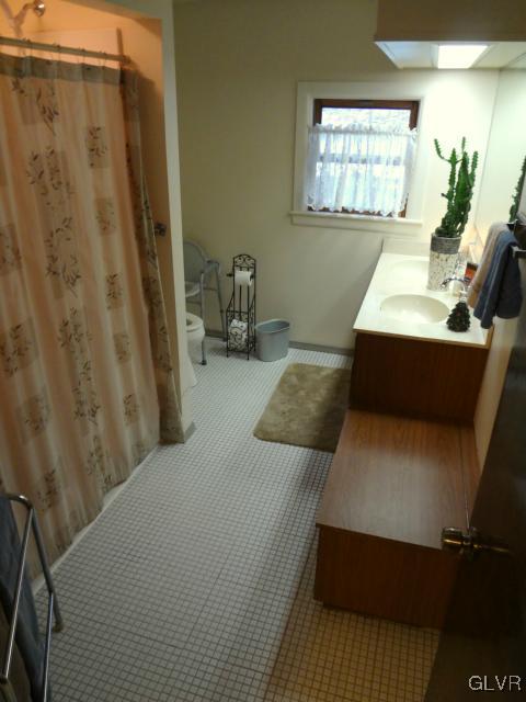 4910 Beck Road Emmaus, PA 18049 - Photo 14 of 27 Gallery Image 14