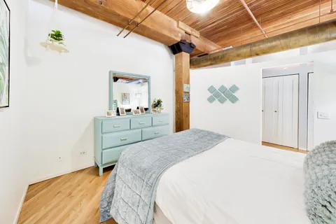 $325,000 | 550 North Kingsbury Street, Unit 422, Chicago, IL 60654
