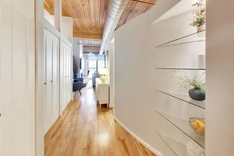 $325,000 | 550 North Kingsbury Street, Unit 422, Chicago, IL 60654