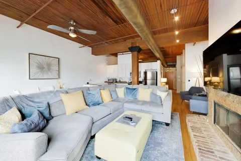 $325,000 | 550 North Kingsbury Street, Unit 422, Chicago, IL 60654