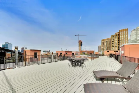 $325,000 | 550 North Kingsbury Street, Unit 422, Chicago, IL 60654