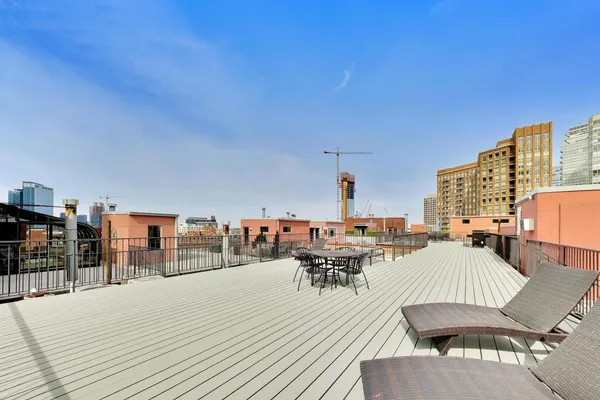 $325,000 | 550 North Kingsbury Street, Unit 422, Chicago, IL 60654
