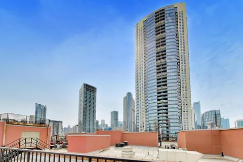 $325,000 | 550 North Kingsbury Street, Unit 422, Chicago, IL 60654