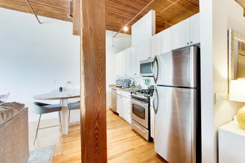 $325,000 | 550 North Kingsbury Street, Unit 422, Chicago, IL 60654