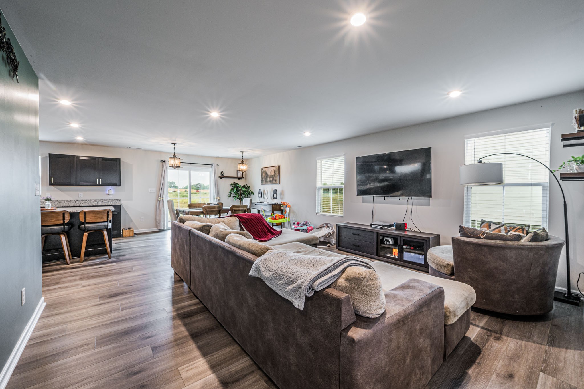 119 Amberleaf Circle Franklin, KY 42134 - Photo 5 of 28 a living room with furniture and a flat screen tv