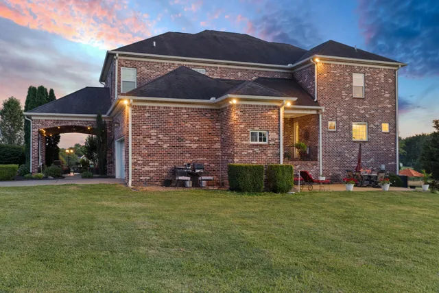 $1,575,000 | 8288 Guthrie Road, Cross Plains, TN 37049