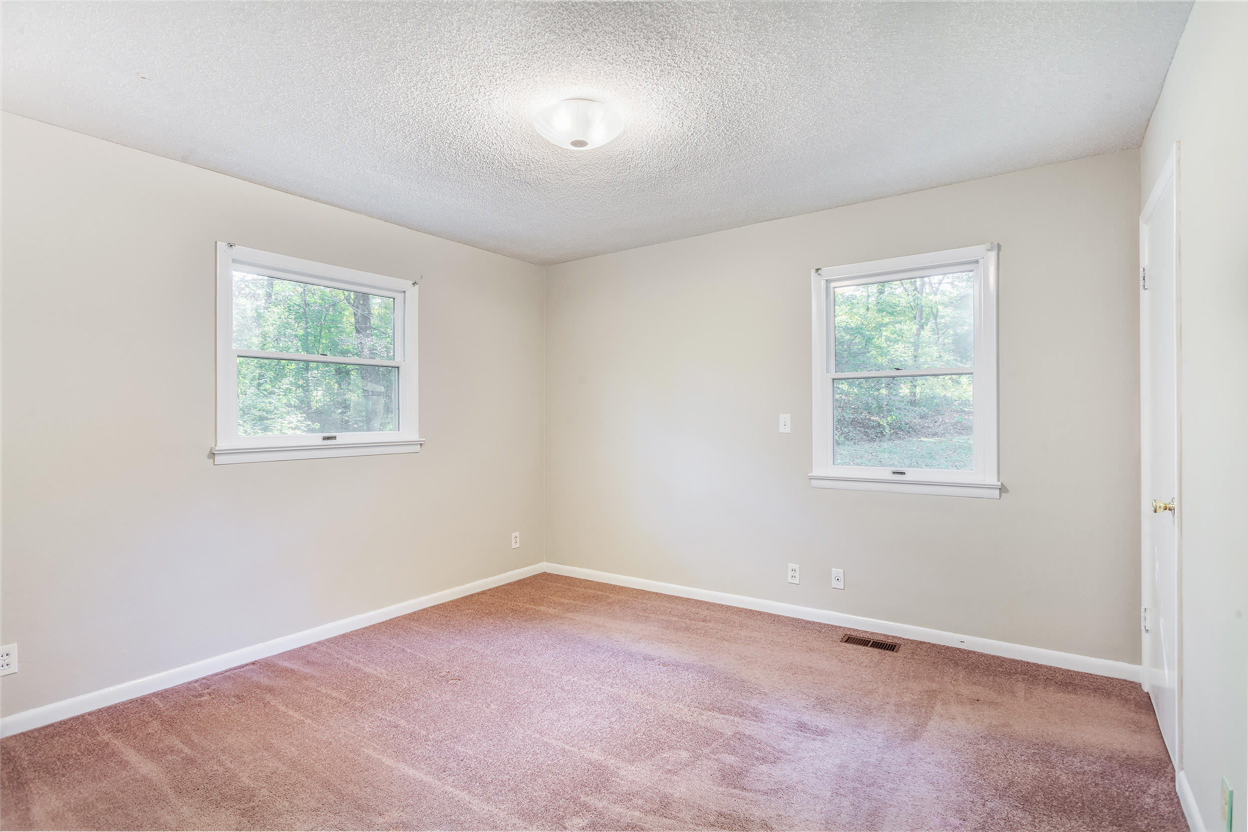 6727 Glover Road Chattanooga, TN 37416 - Photo 8 of 16 Master Bedroom