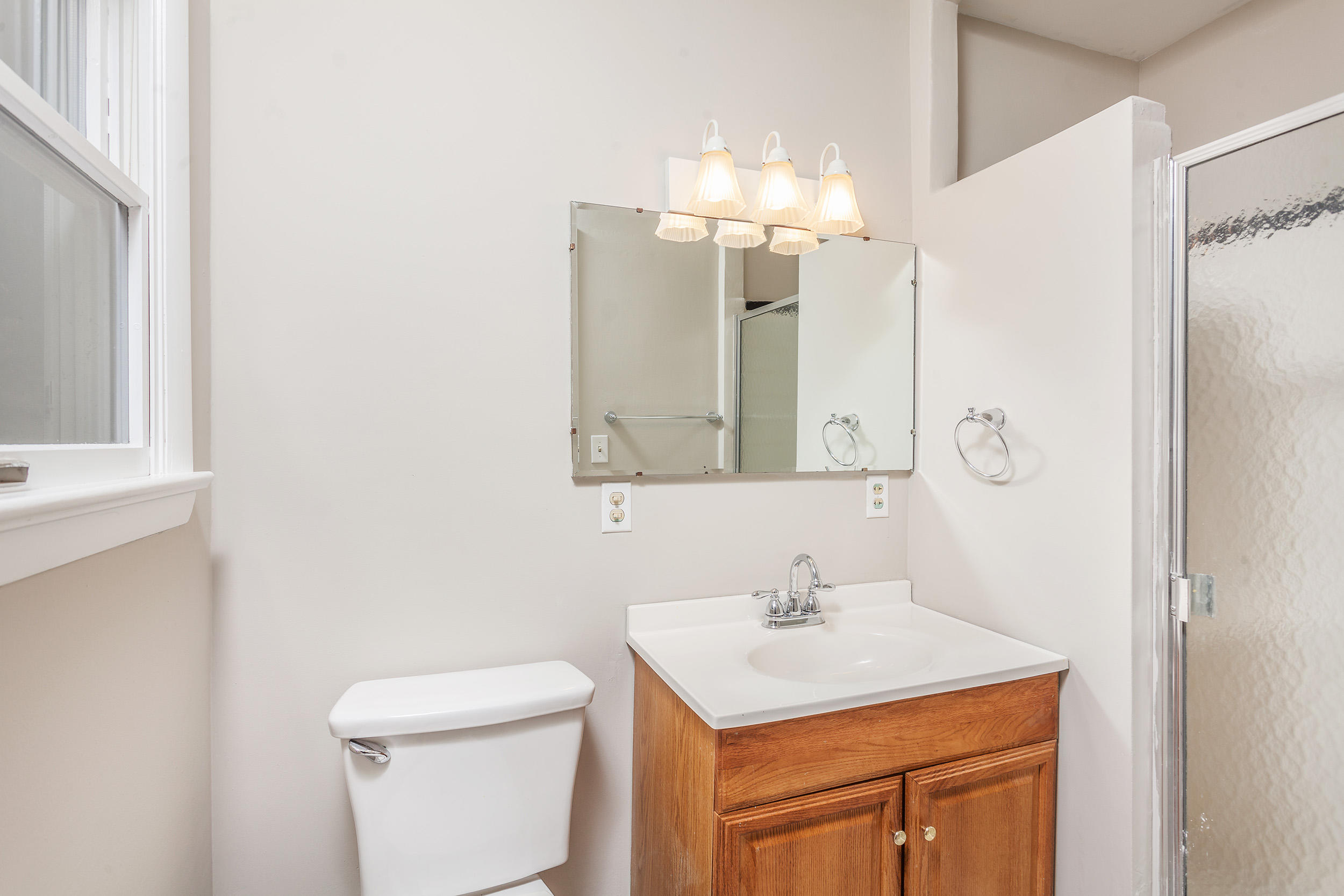 6727 Glover Road Chattanooga, TN 37416 - Photo 9 of 16 Master Bathroom (1)