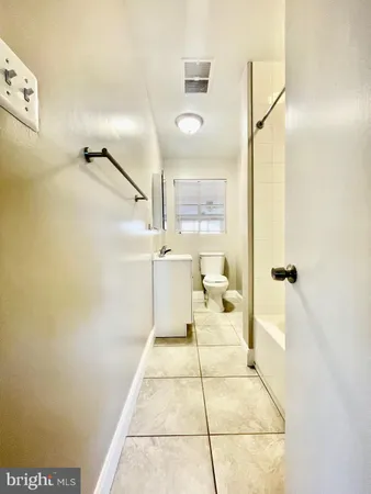 $3,295 | 2911 Linden Lane, Falls Church, VA 22042