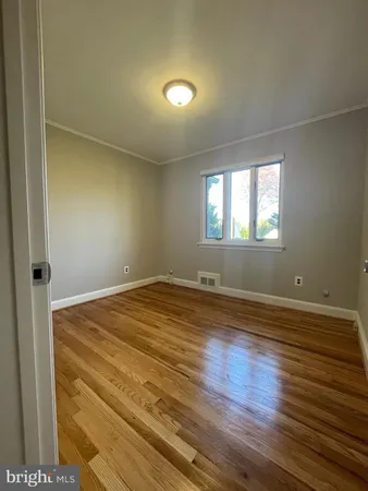 $3,295 | 2911 Linden Lane, Falls Church, VA 22042