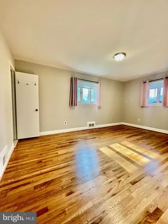 $3,295 | 2911 Linden Lane, Falls Church, VA 22042
