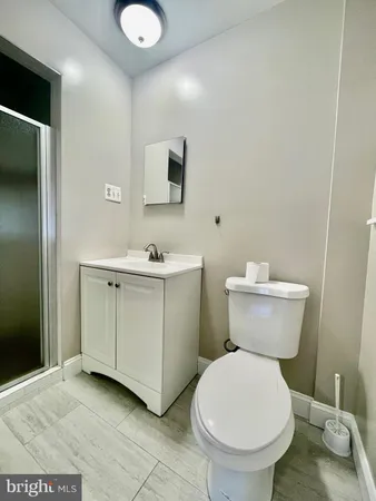 $3,295 | 2911 Linden Lane, Falls Church, VA 22042