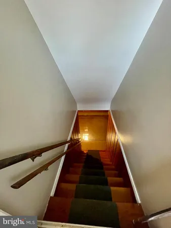 $3,295 | 2911 Linden Lane, Falls Church, VA 22042