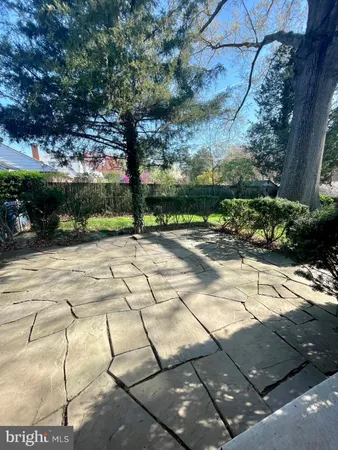 $3,295 | 2911 Linden Lane, Falls Church, VA 22042